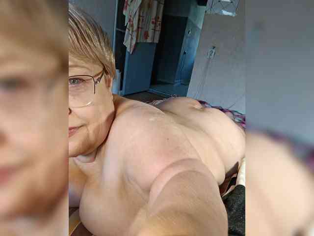 MAJIbILLIKA webcam
