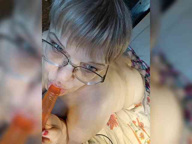 LLIyJluk live female cam on bongacams