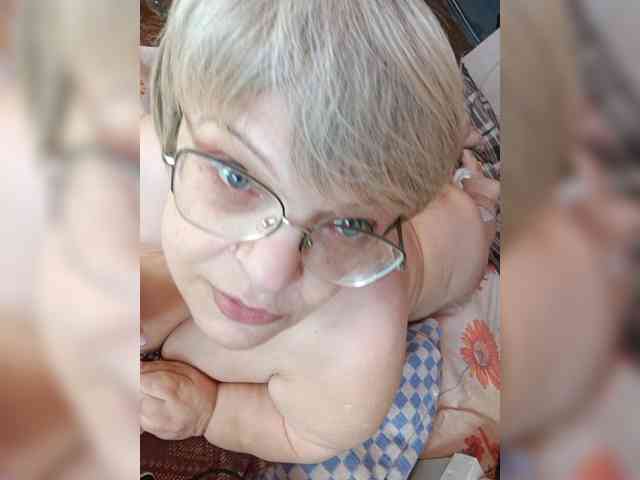 Lliyjluk's cam show statistics and live stream