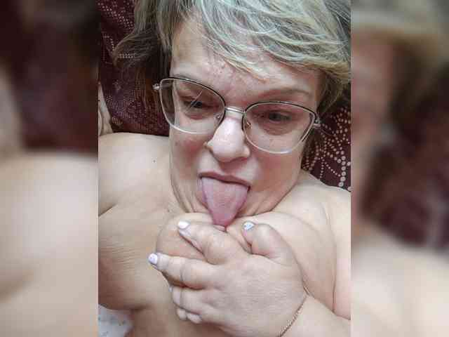 Lliyjluk's cam show statistics and live stream