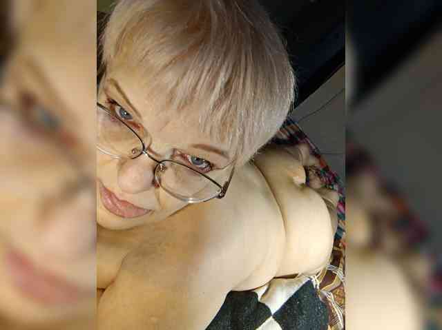 MAJIbILLIKA webcam