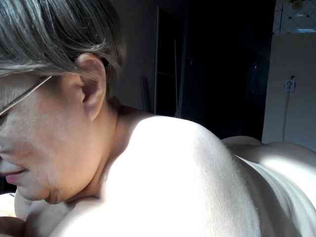 LLIyJluk webcam