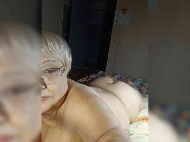 MAJIbILLIKA webcam