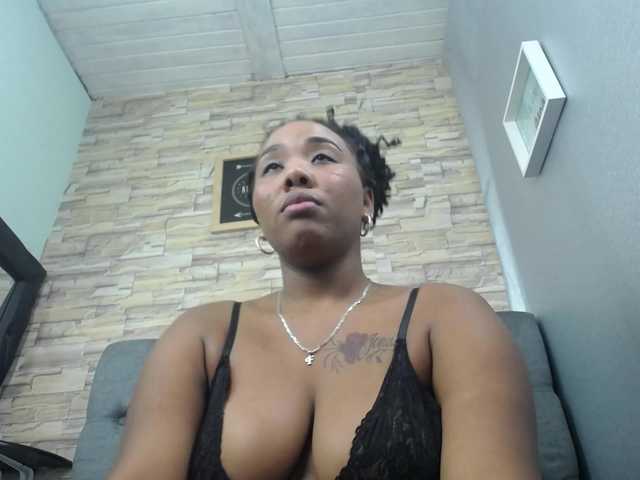 pamela-ebony live cam on BongaCams