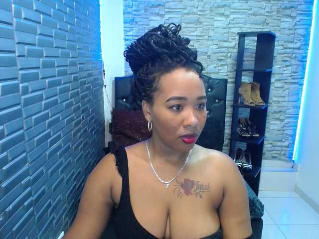 pamela-ebony live cam on BongaCams
