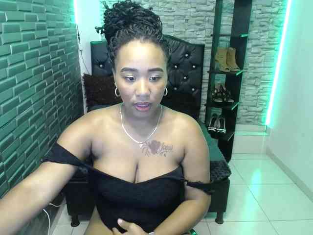 pamela-ebony's live room