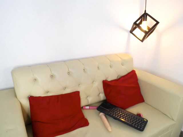 bellacurvy-1 live cam on BongaCams