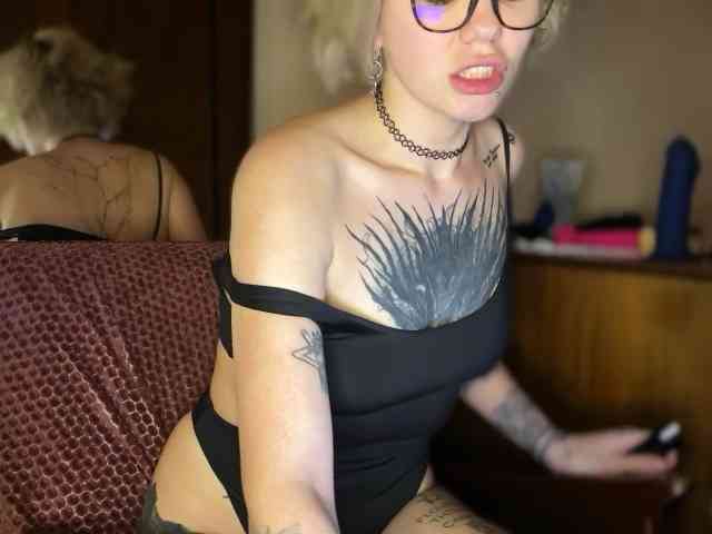 naughtylayla66 webcam