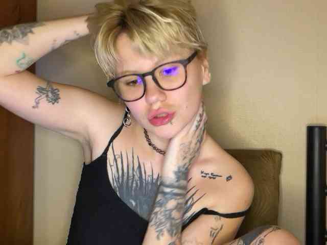 naughtylayla66 webcam