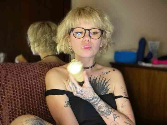 naughtylayla66 webcam