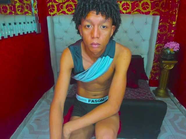 SKINNYBOYpein live cam