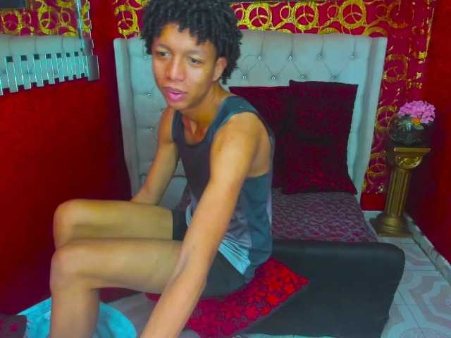 SKINNYBOYpein live cam