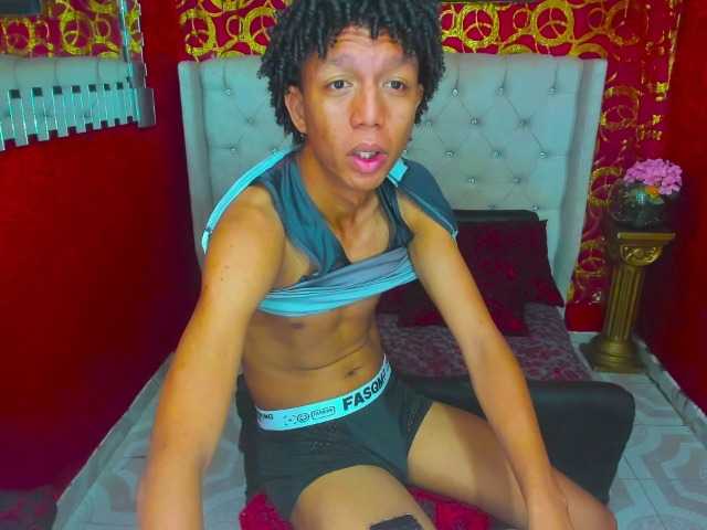 SKINNYBOYpein live cam