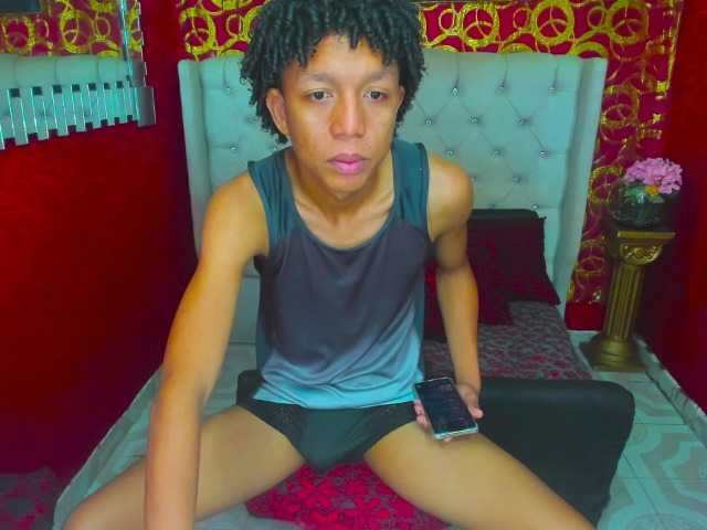 SKINNYBOYpein live cam