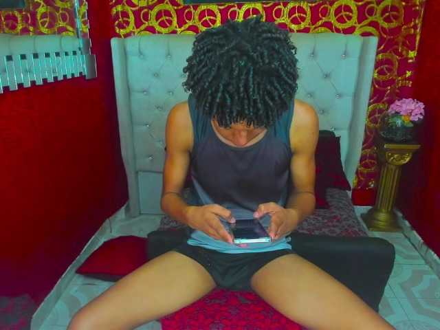 SKINNYBOYpein live cam