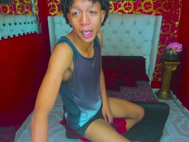 SKINNYBOYpein live cam
