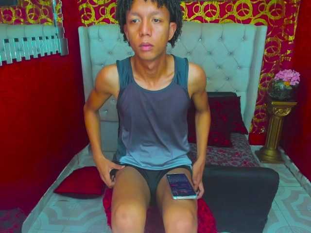 SKINNYBOYpein live cam