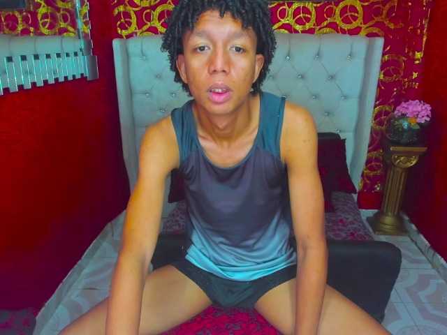 SKINNYBOYpein live cam
