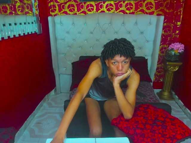 SKINNYBOYpein live cam