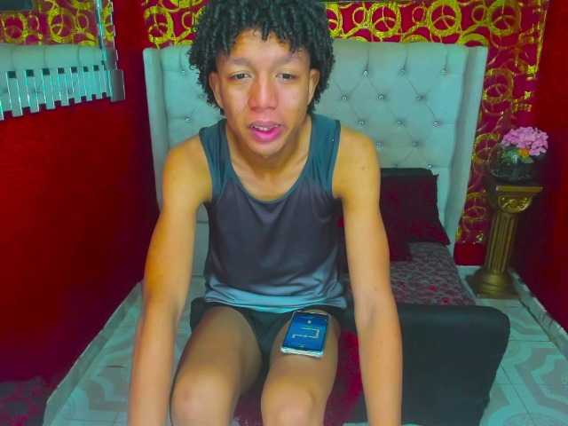 SKINNYBOYpein live cam