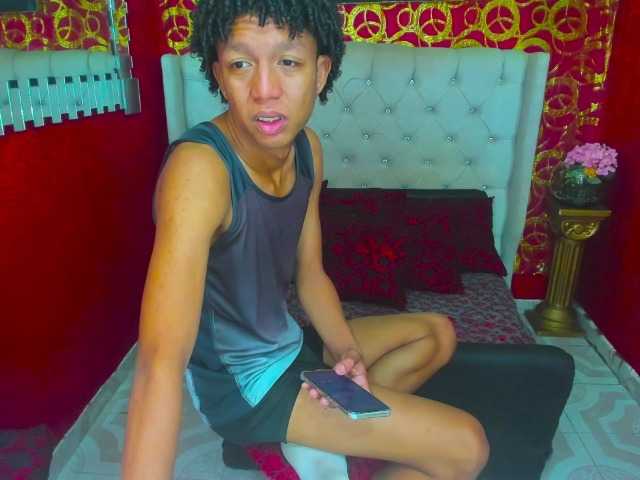 SKINNYBOYpein live cam