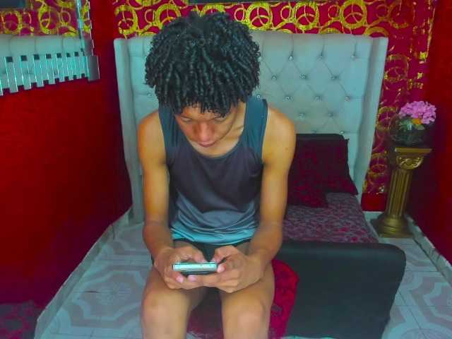 SKINNYBOYpein live cam