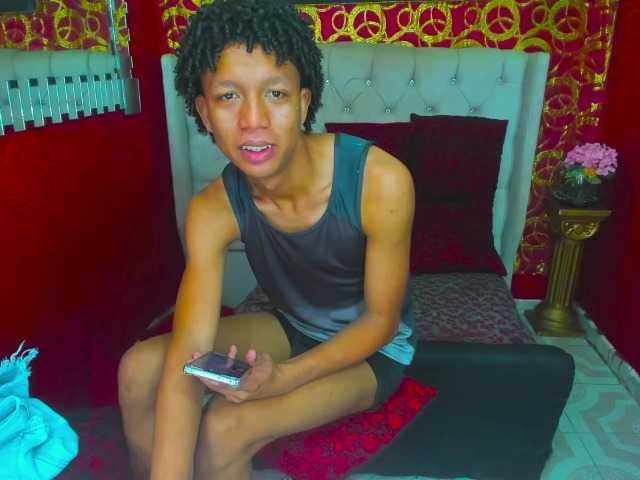 SKINNYBOYpein live cam