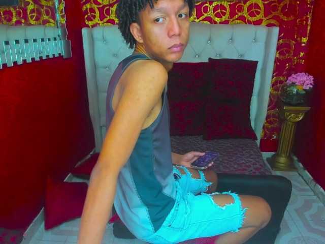 SKINNYBOYpein live cam