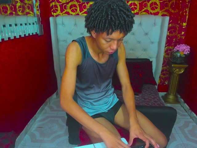 SKINNYBOYpein live cam