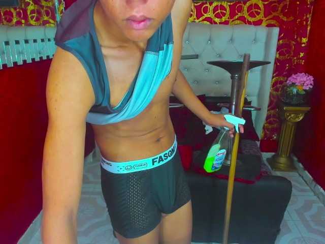 SKINNYBOYpein live cam