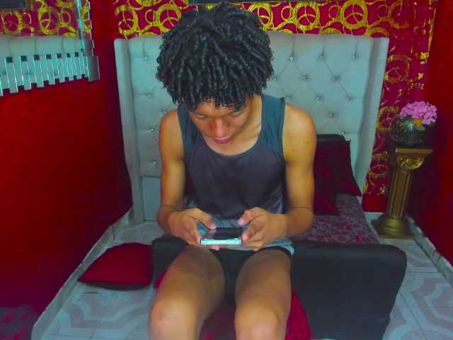 SKINNYBOYpein live cam