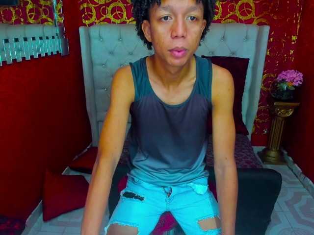 SKINNYBOYpein live cam