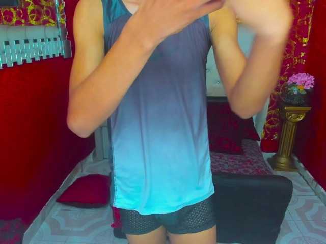 SKINNYBOYpein live cam