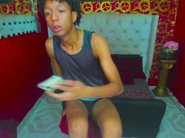 SKINNYBOYpein live cam