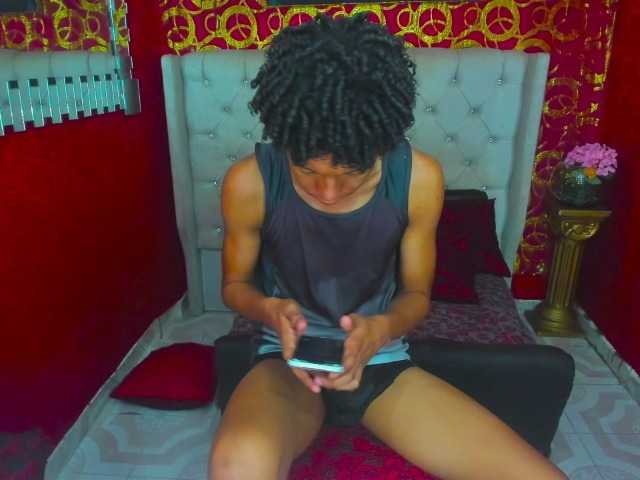 SKINNYBOYpein live cam