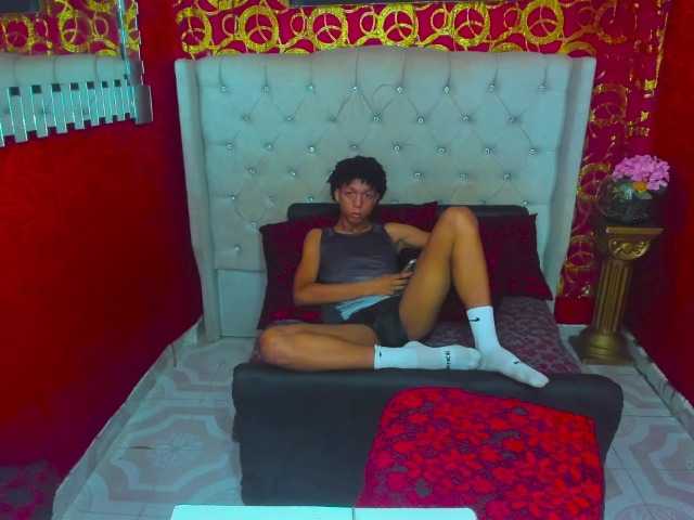 SKINNYBOYpein live cam