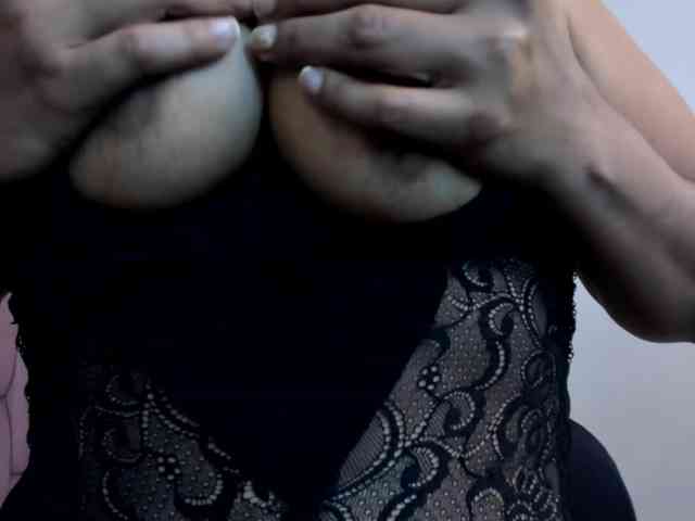 Alejandra-Harris webcam