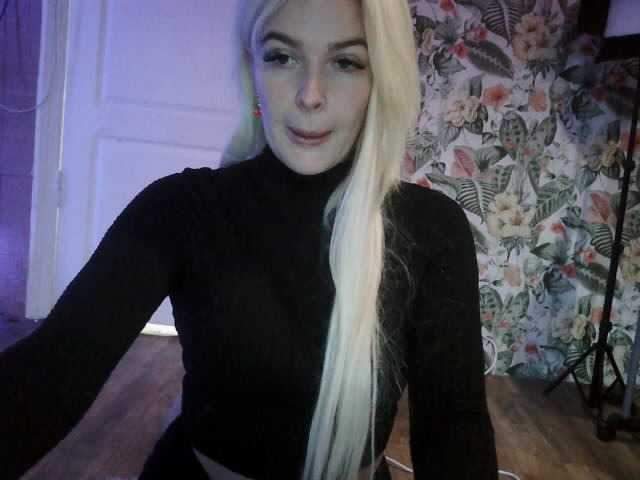 Profile and Statistics for RedKrystal067 on BongaCams