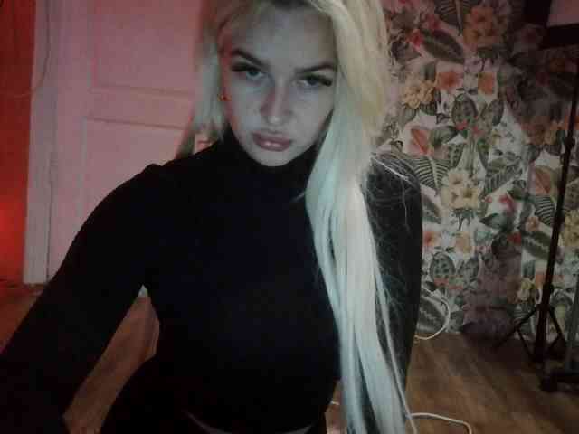 RedKrystal067 webcam