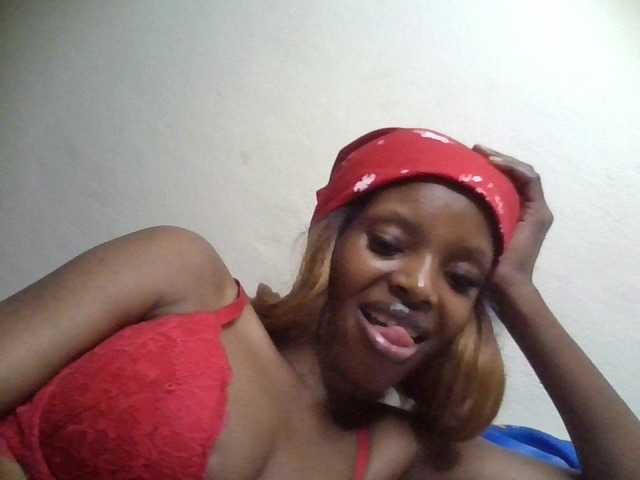 le modèle Princess102 est en webcam porno dans un show sur le site bongacams, il possède les tags suivants: Ebony,Brunette,Shaved
