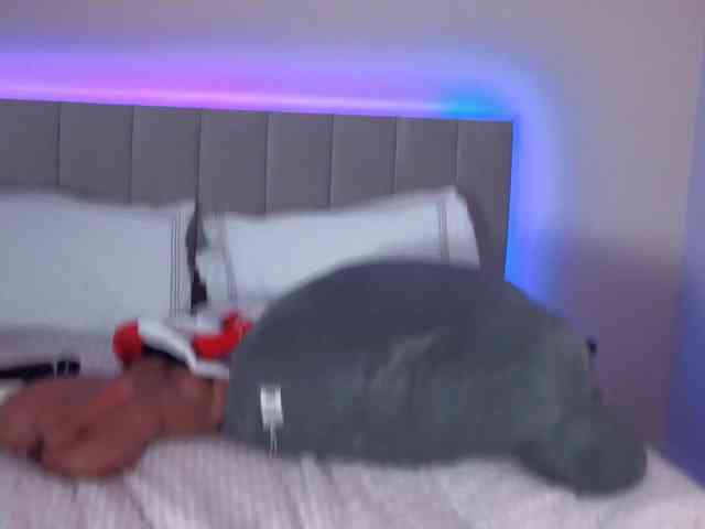 Essential_Esme webcam