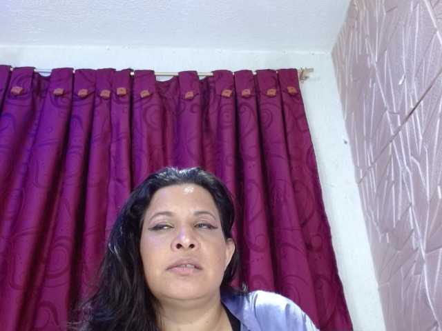Camila-milf live cam on BongaCams