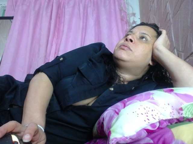 Camila-milf live cam on BongaCams