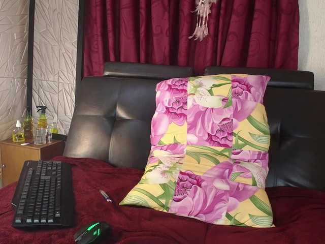 Camila-milf live cam on BongaCams