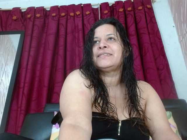 Camila-milf live cam on BongaCams