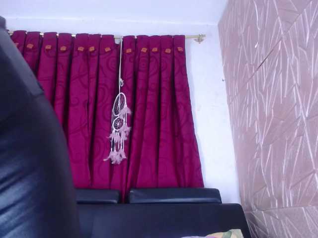 Camila-milf live cam on BongaCams