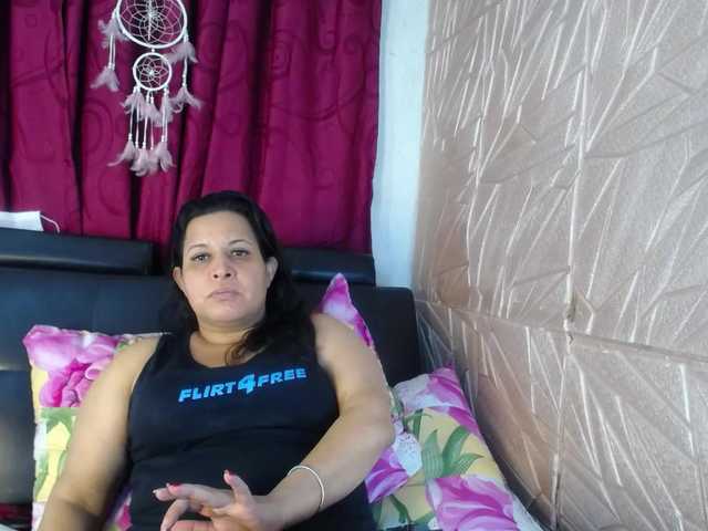 Camila-milf live cam on BongaCams