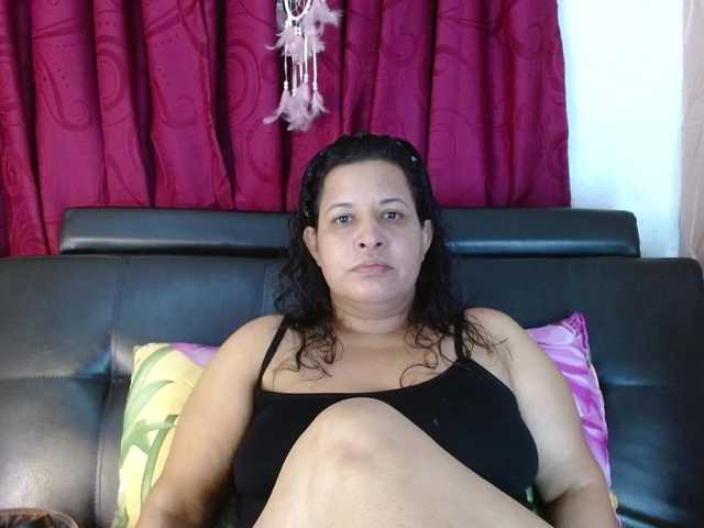Camila-milf live cam on BongaCams
