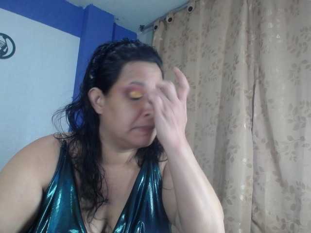 Camila-milf live cam on BongaCams