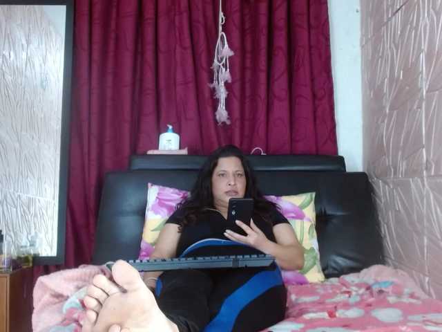camila-milf live sex show